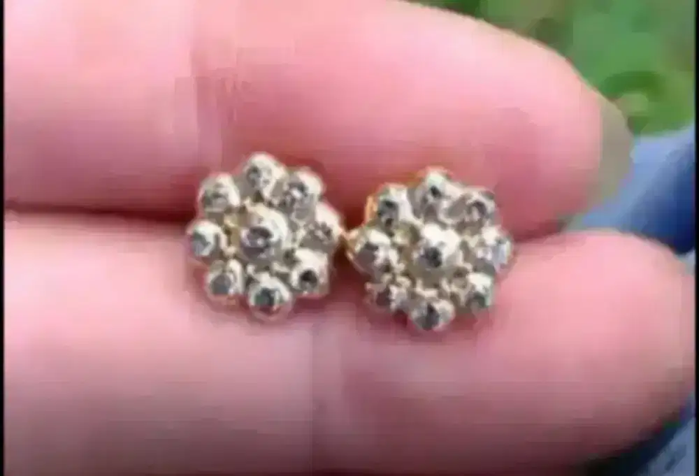 Anting emas 2.2gr kadar 33%+berlian eropa 0.70carat