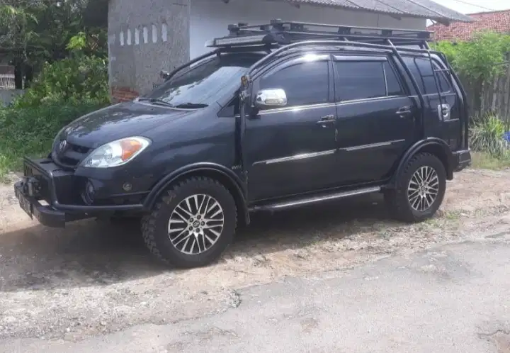 Toyota Kijang Innova 2005 Bensin