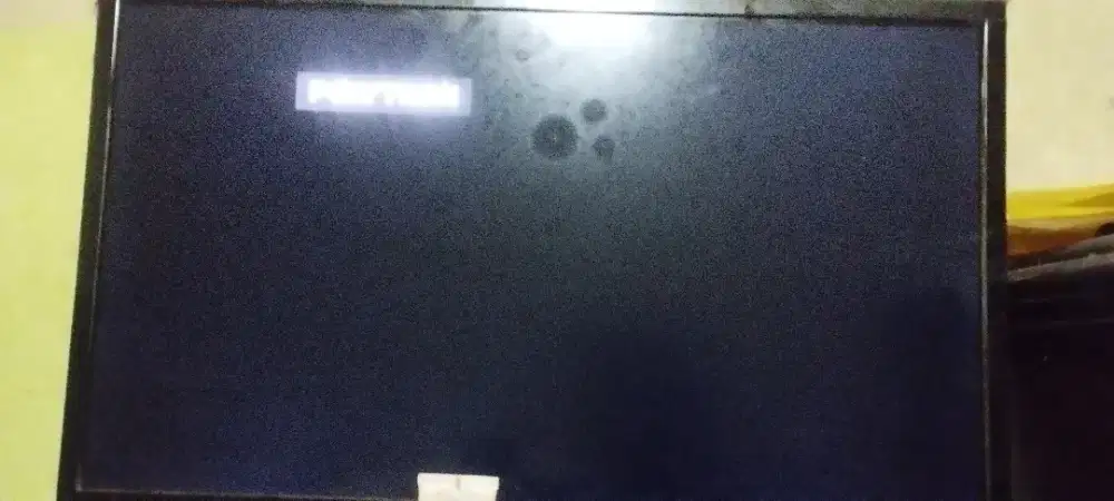 Tv LCD 21 in belum smart tv,merek Polytron dan Sharp masih normal