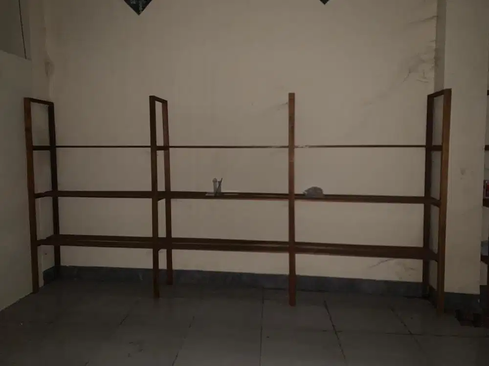 Rak Jualan Kayu