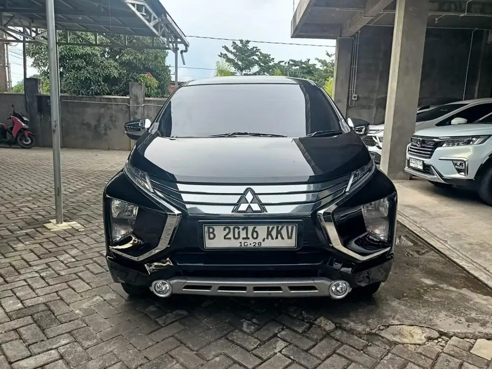 XPANDER ULTIMATE 2018 AT HITAM