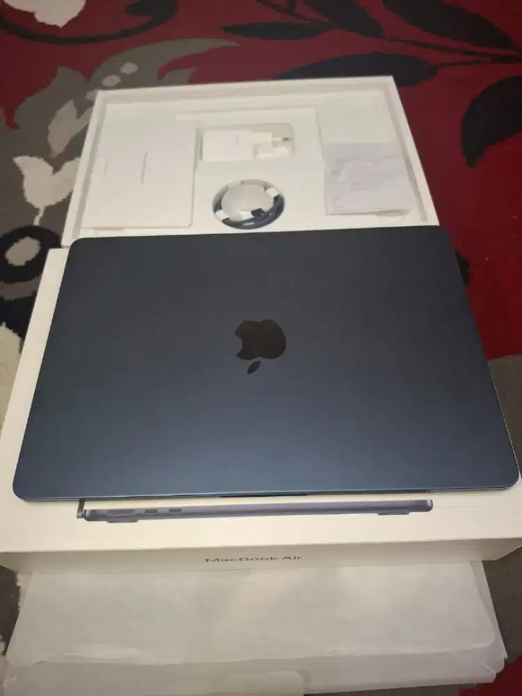 Macbook Air M2 16/256 IBOX Baru buka Box