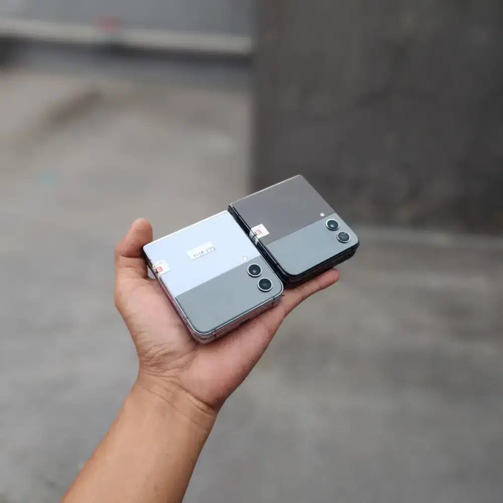 SAMSUNG GALAXY Z FLIP 4 SEIN 5G 8/256 GB MINUS LCD DALAM