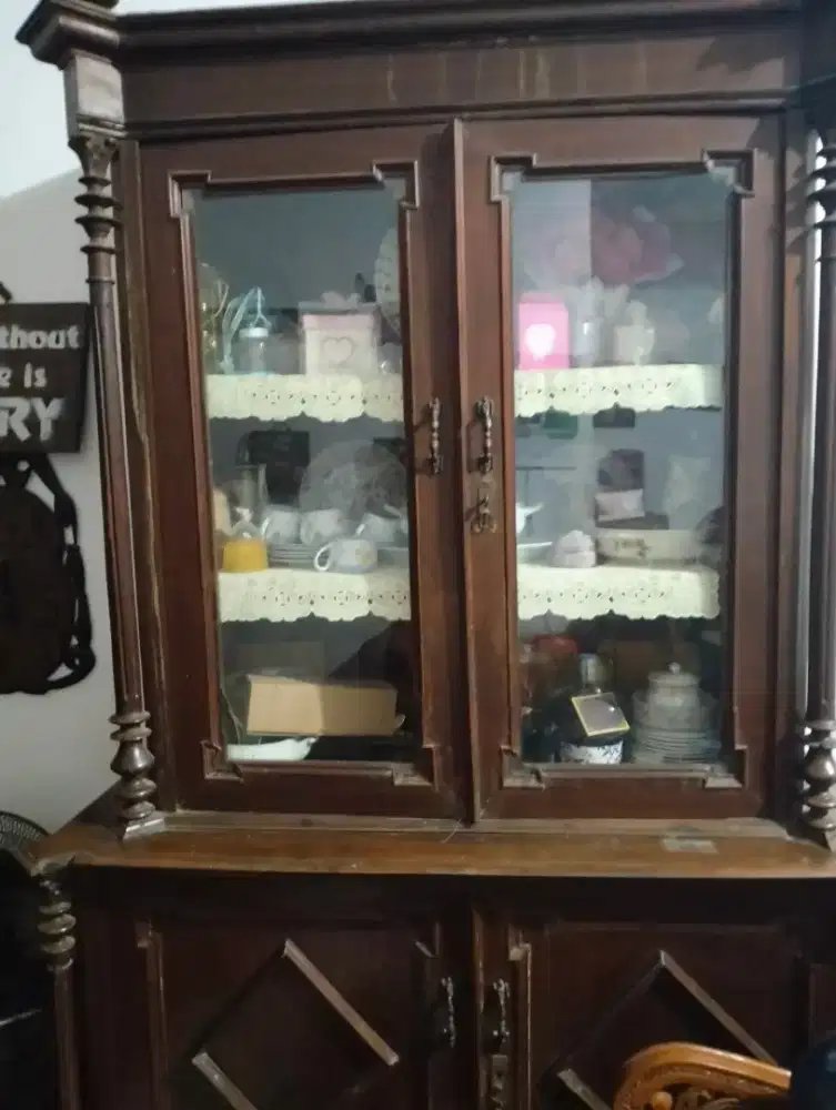 Lemari Antik Kayu Jati Asli Tua – Kokoh & Siap Pakai