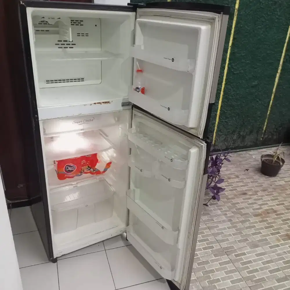 Ready stock kulkas 2pintu mrek sanken