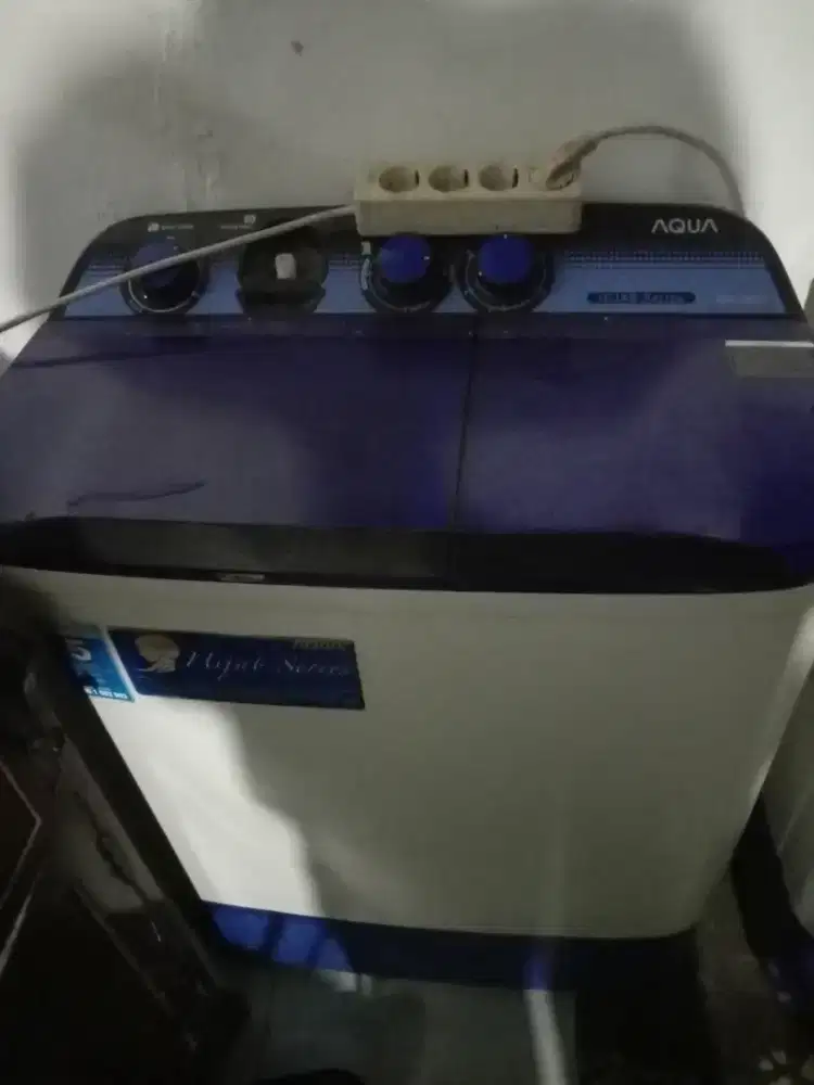 Mesin cuci 2tabung merek Aqua hijab 8kg