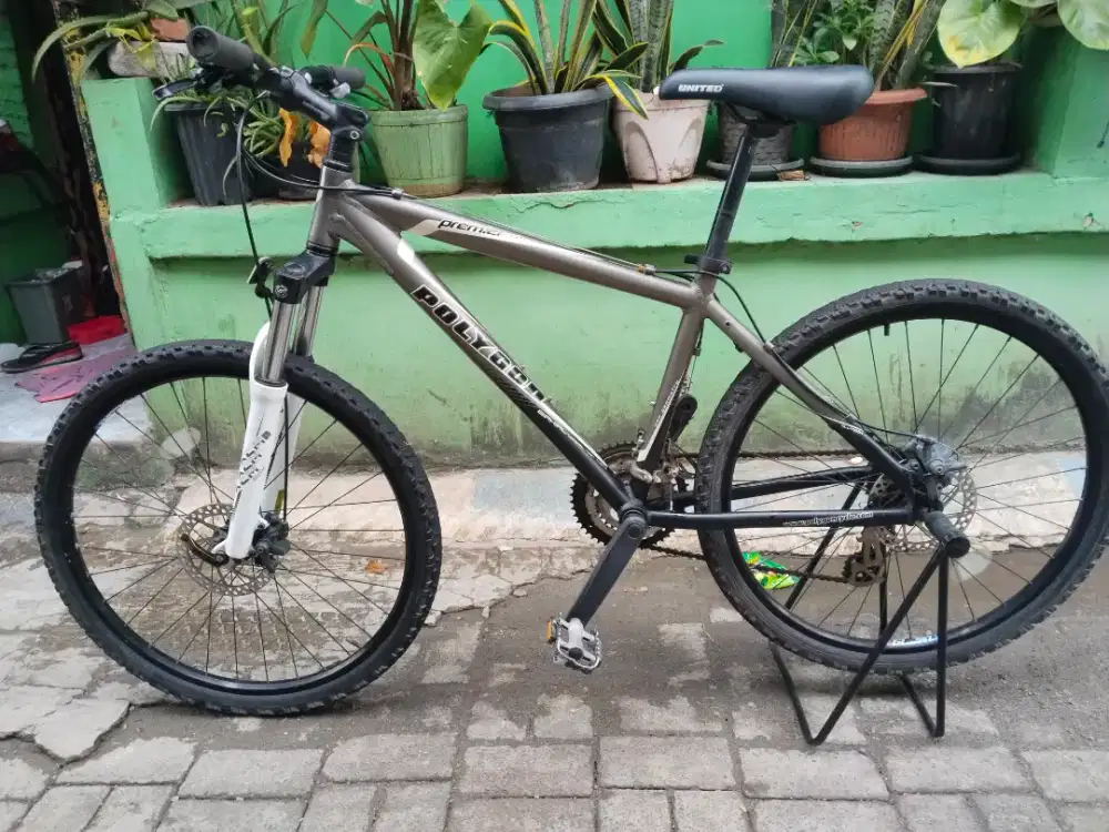 Sepeda polygon premier 3.0