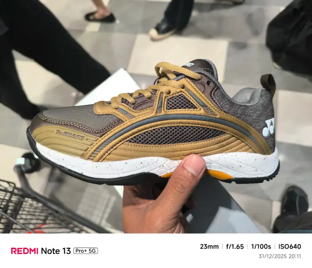 Sepatu yonex original 100% tipe tokyo ultima