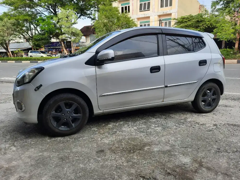 Daihatsu Ayla X 2015 M/T Bensin - Silver