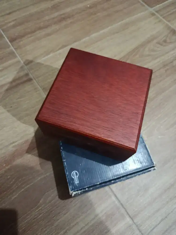 jam meja chronometer kuarsa Barigo model 1220.