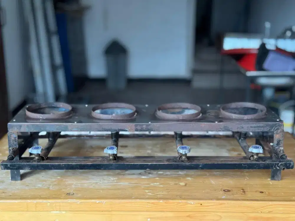 Kompor 4 tungku untuk usaha