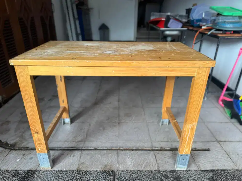 Meja kayu Belanda serba guna