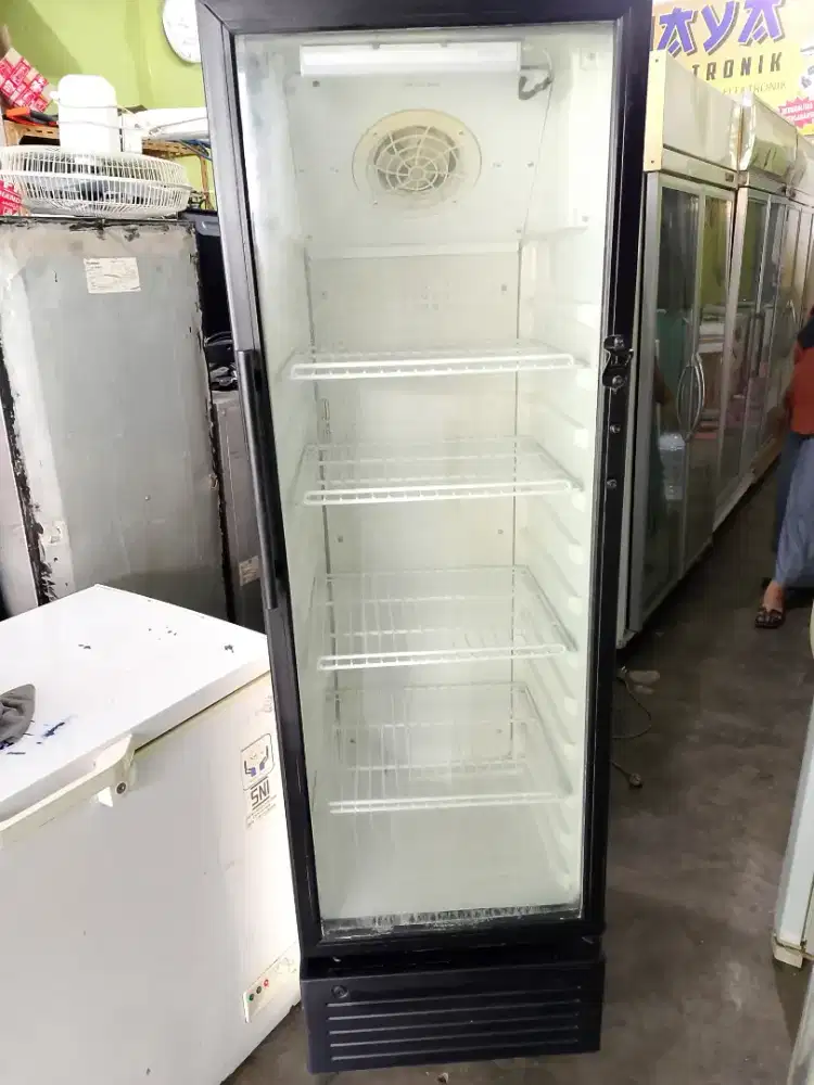 Jual showcase Polytron masih original+garansi satu bulan