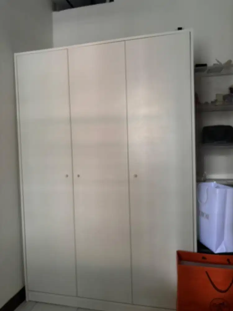 IKEA LEMARI 3 PINTU - JUAL RUGI