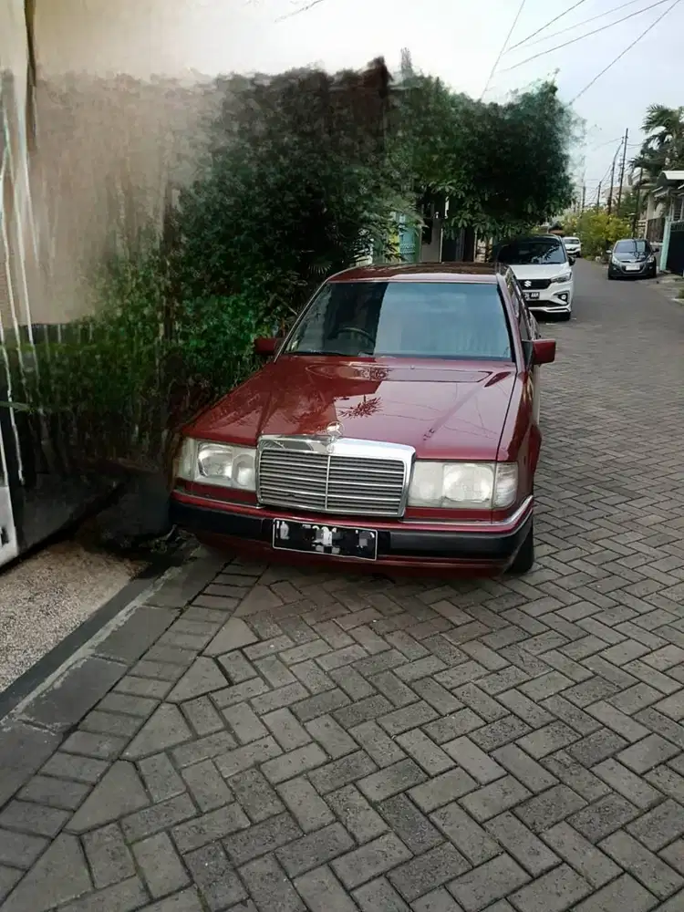 Dijual Mercedes Benz 300E 1990 Merah | Mesin Jalan Normal | Siap Pakai