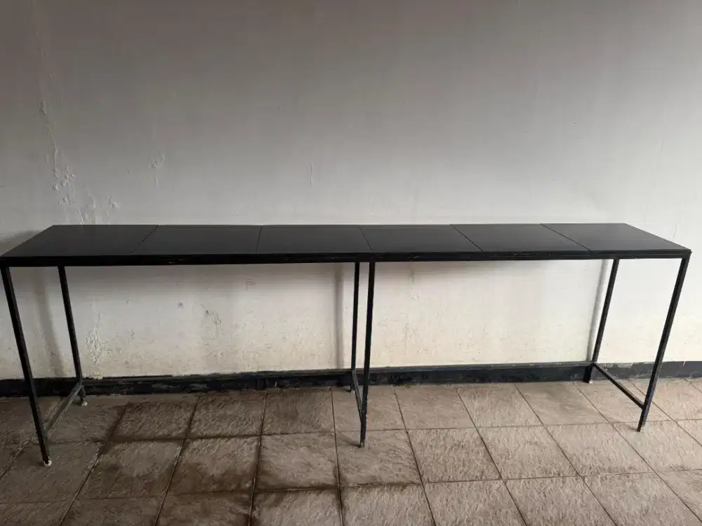 Meja panjang keramik