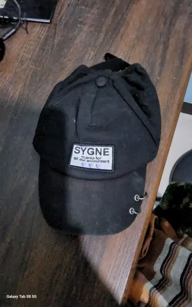 Topi Hitam Sygne