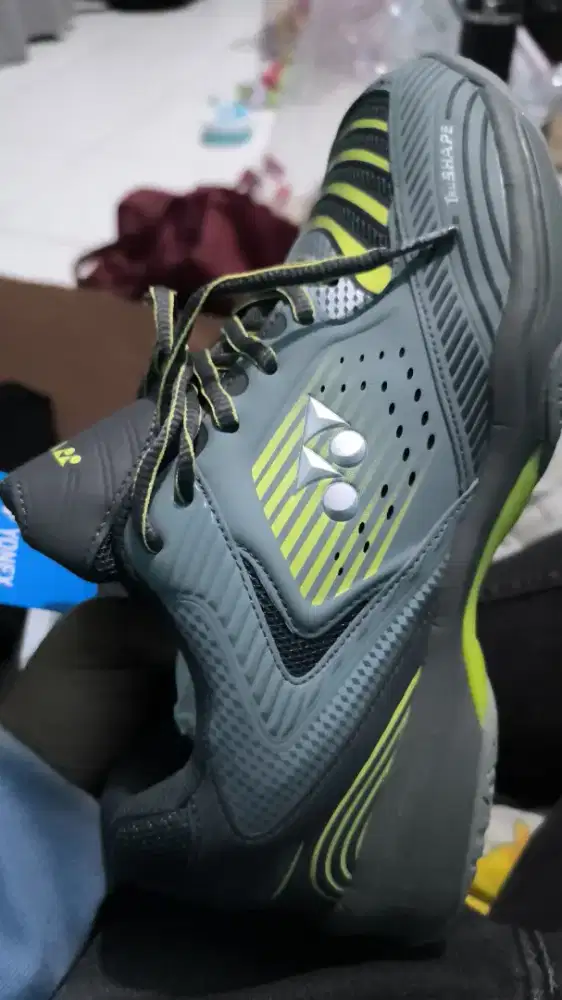 Sepatu badminton Yonex original 100% tipe kiwami