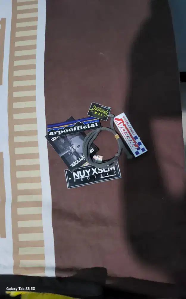 Gelang Hijau Dan stiker