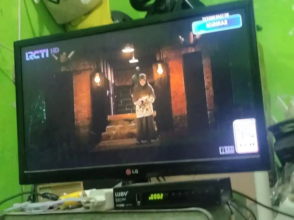 Jual tv 32 inc merk LG masih bagus