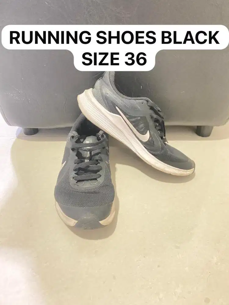 DI OBRAL SEPATU LARI, SNEAKERS, BASKET, BADMINTON HARGA MURAH