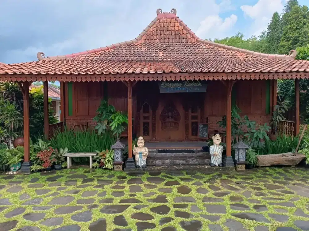 VILLA VIEW CANTIK DENGAN PRIVATE POOL DI PAKEMBINANGUN SLEMAN YOGYAKARTA