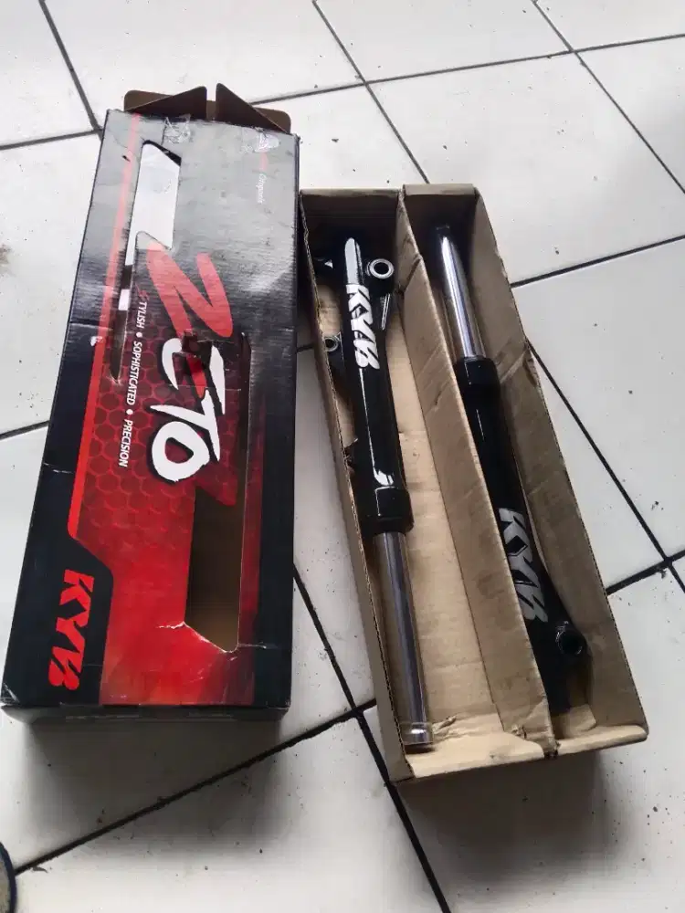 Shock depan vario 125/150 merk KYB