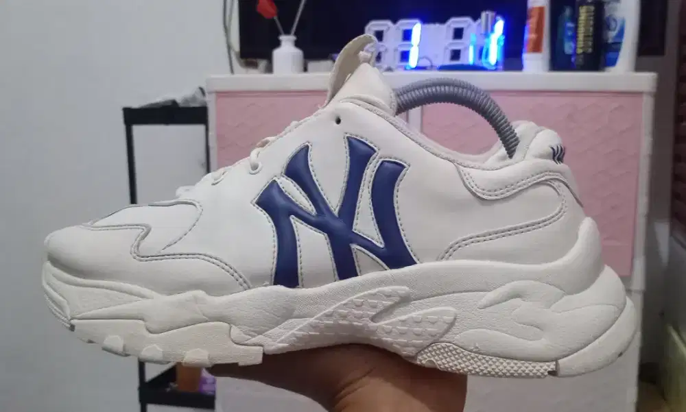 Dijual. Sepatu MLB mulus