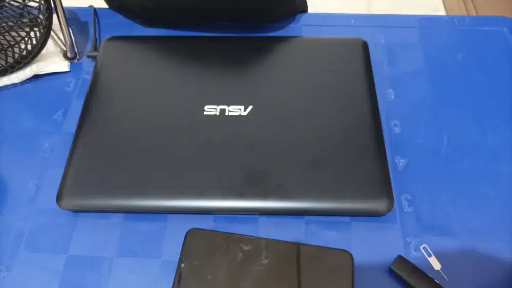 Laptop Asus E402YA AMD E2-7105 Ram4gb Hdd1tb

Mulus minus battery