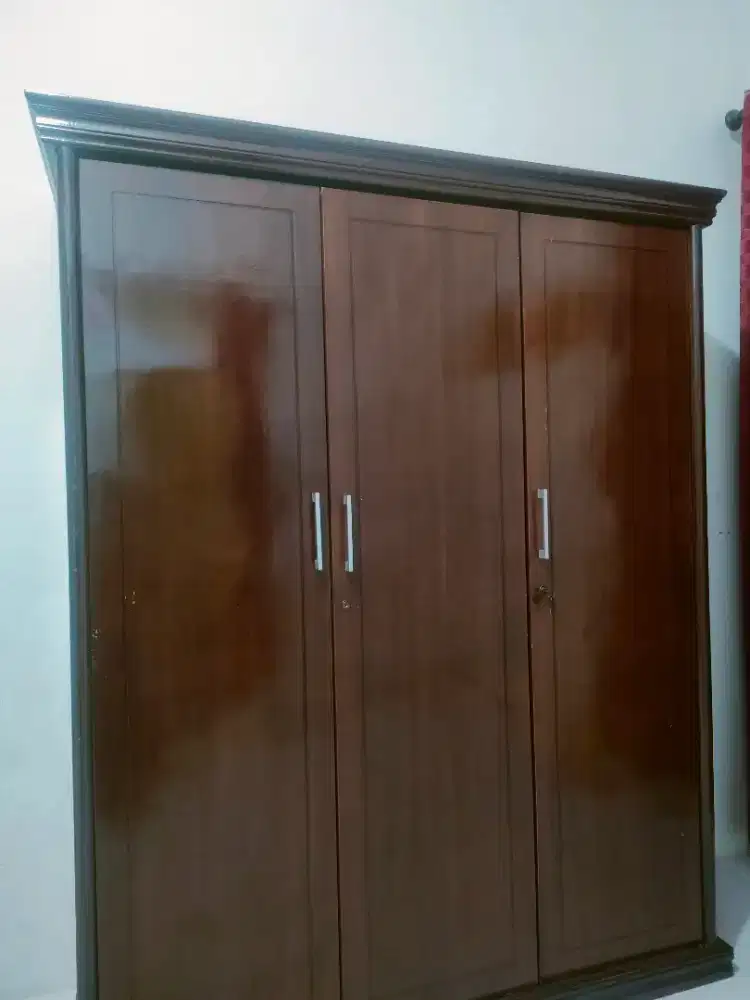 LEMARI 3 PINTU BESAR JUAL CEPAT