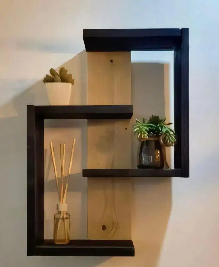 Hiasan dinding minimalis dari kayu jati