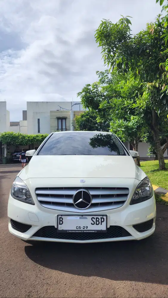 Jual Mercedes Benz B200, terawat. Mobil pertama keluarga.