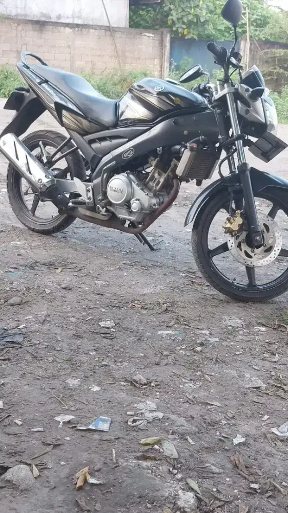 Di jual vixion old tahun 2011 surat² komplit pajak off kaleng off