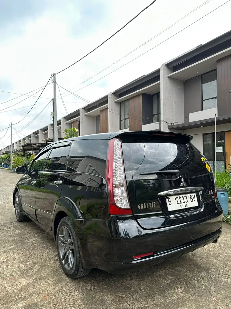 Mitsubishi Grandis 2008 Bensin