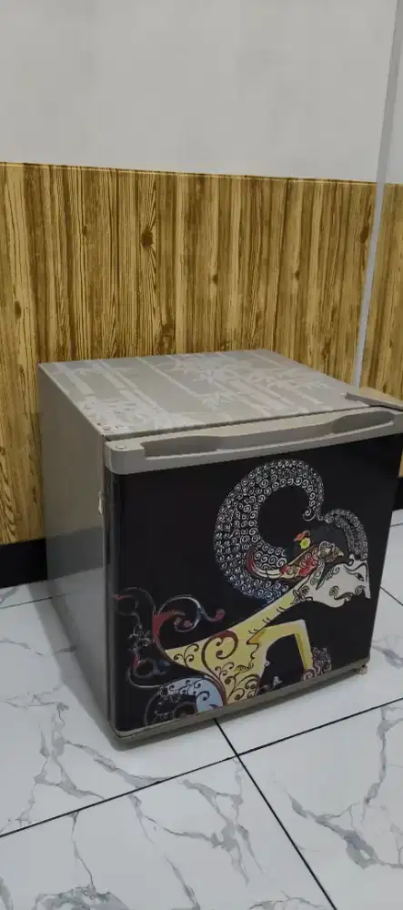 KULKAS MINI BAR CHANGHONG