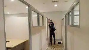 Kusen Terima Jasa Pemasangan Partisi Alumunium + Kaca + Gypsum + PVC