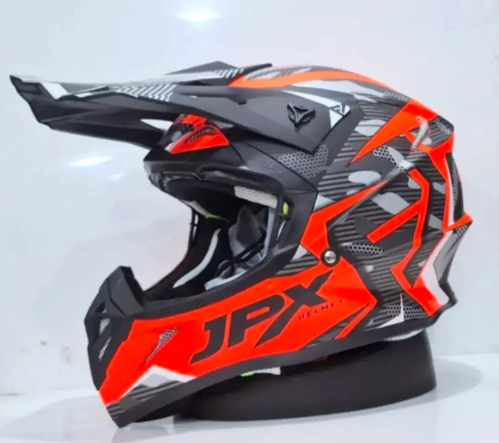 helm jpx cross L