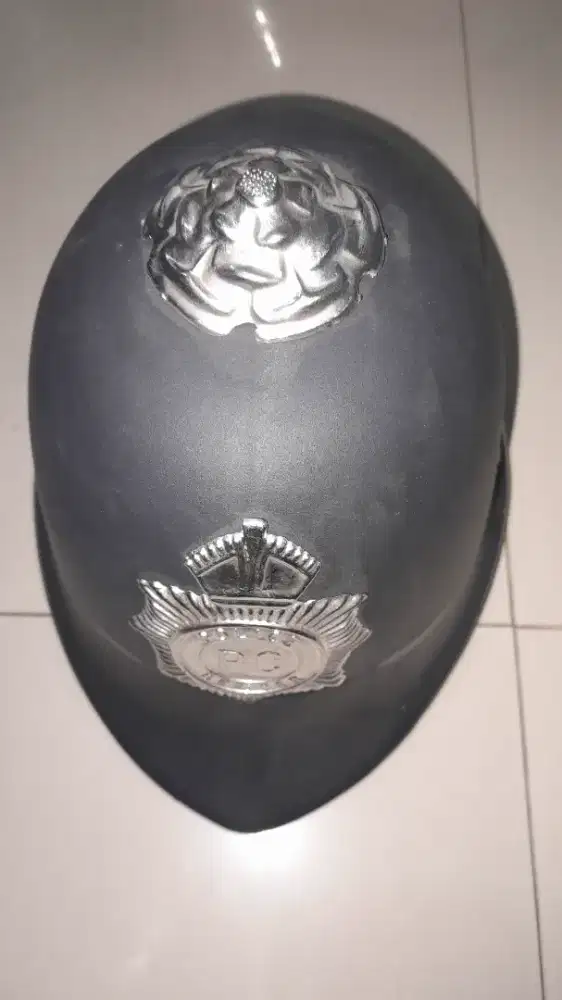 Helm police buat pajangan replika madein;Thailand