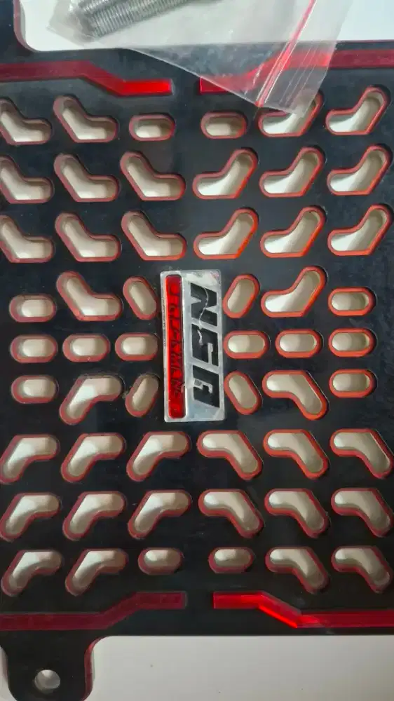 Cover radiator NSR hitam merah Aerox new