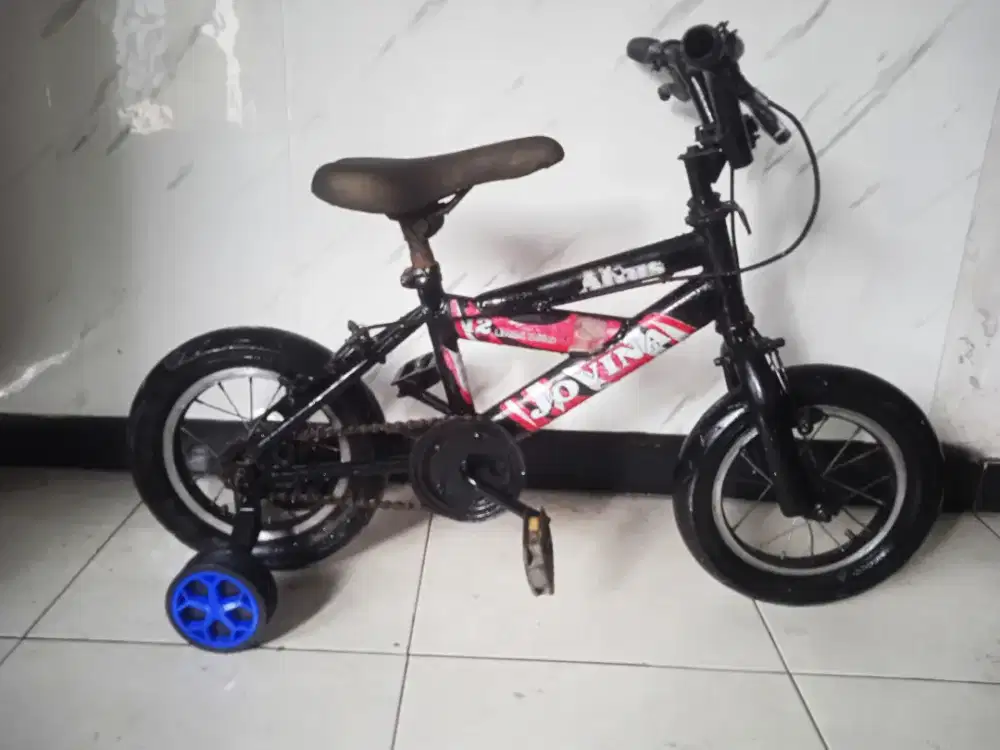 Sepeda anak kecil uk12