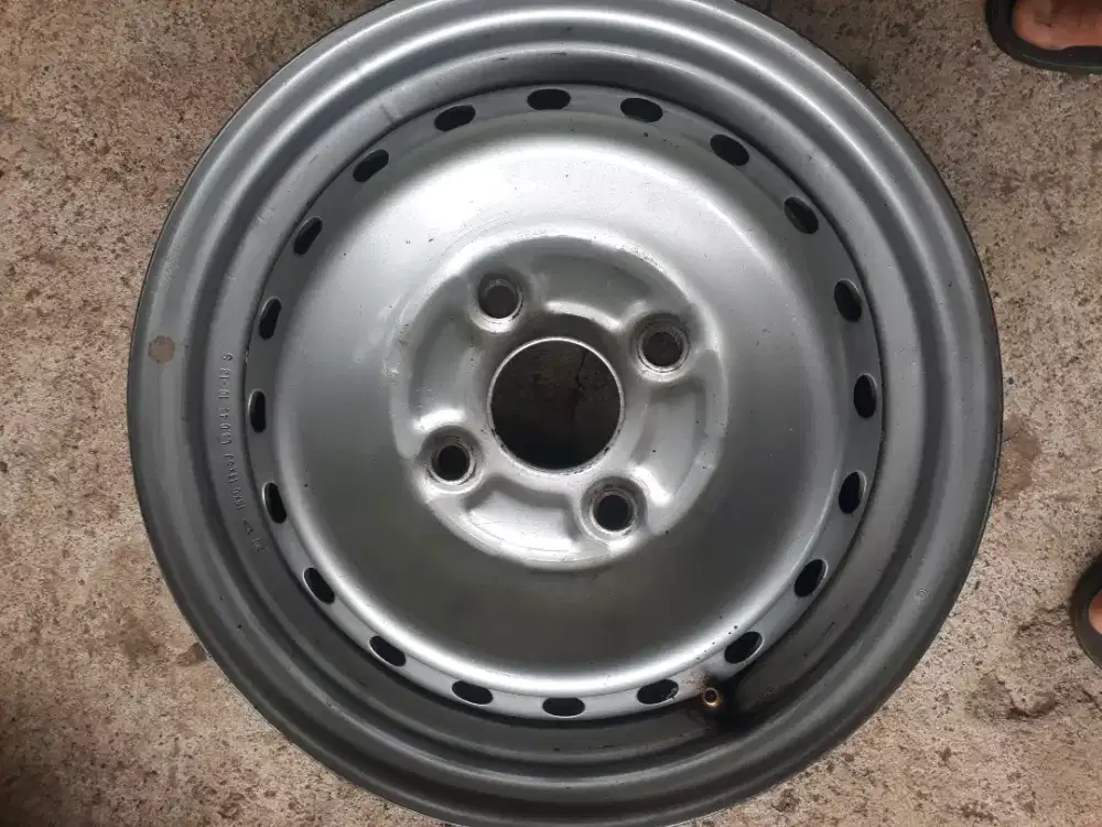 Velg dan ban masih bagus