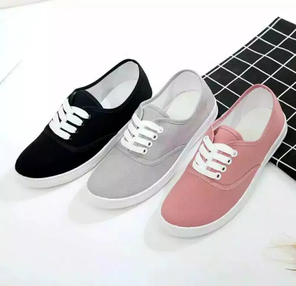 Sepatu Slip On Wanita