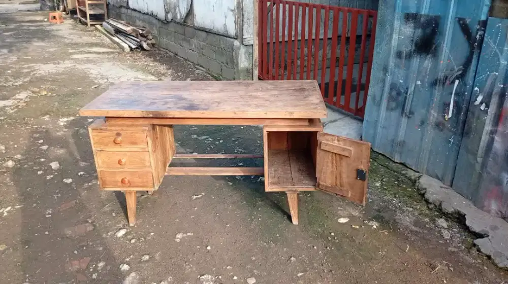 dijual meja kntor bahan kayu siap pakai