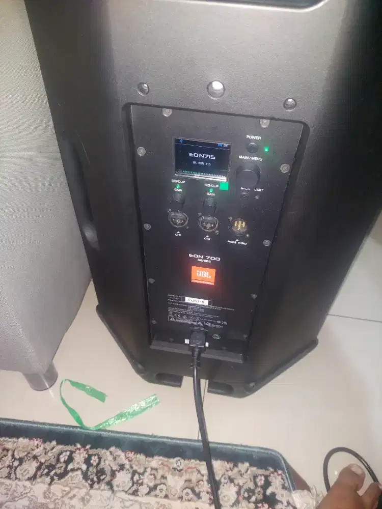 Speaker aktif JBL aeon 700