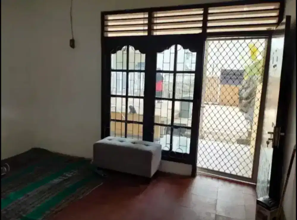 Disewakan Rumah Margonda jln Kuningan belakang  bank Mandiri Depok
