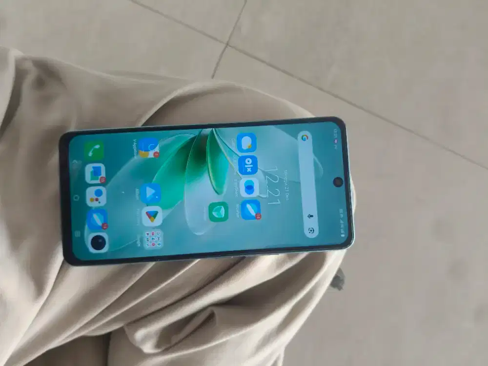 Saya mau jual hp Vivo v27e