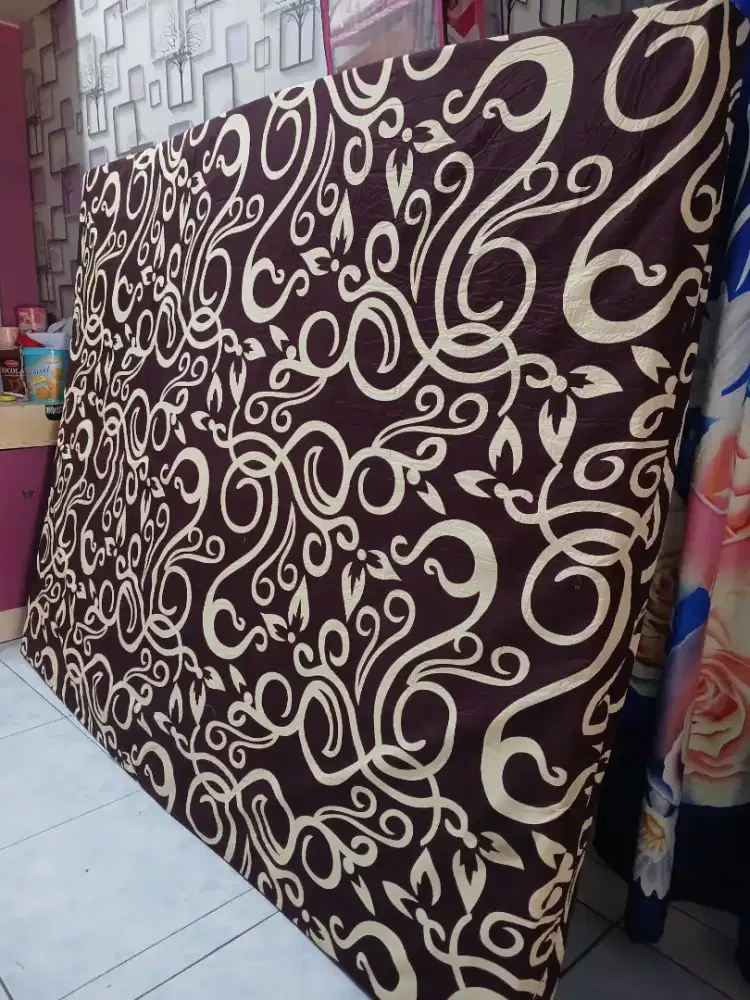 Dj kasur busa bekas juoz muat untuk 3 orang masih mulus bersih