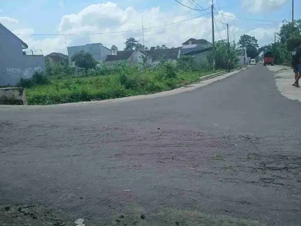 DIJUAL TANAH HOK BONUS BANGUNAN 2 UNIT RUMAH TEPI JLN ASPAL DEKAT COCOK UNTUK KAVING TINGGAL RAJANG KAMPUS UNRIYO