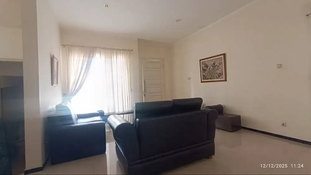 Rumah bagus 2 lantai Citraland Lokasi depan Siap Huni SHM