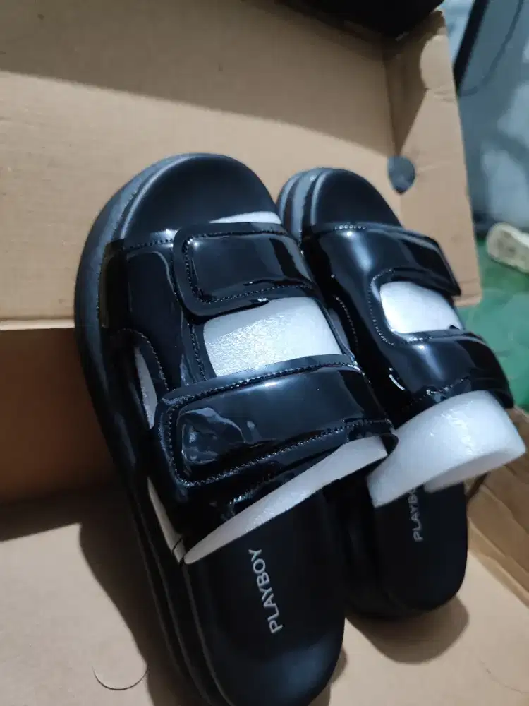 Sandal wanita playboy